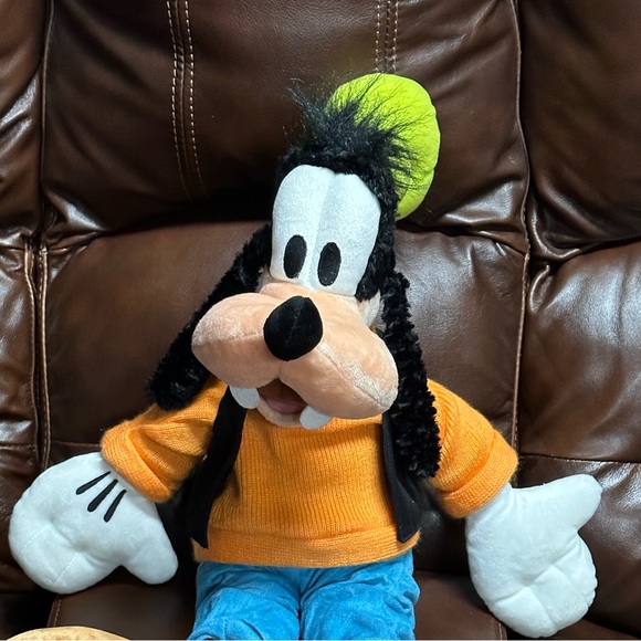 Disney Classic Goofy Plush - Picture 9 of 10